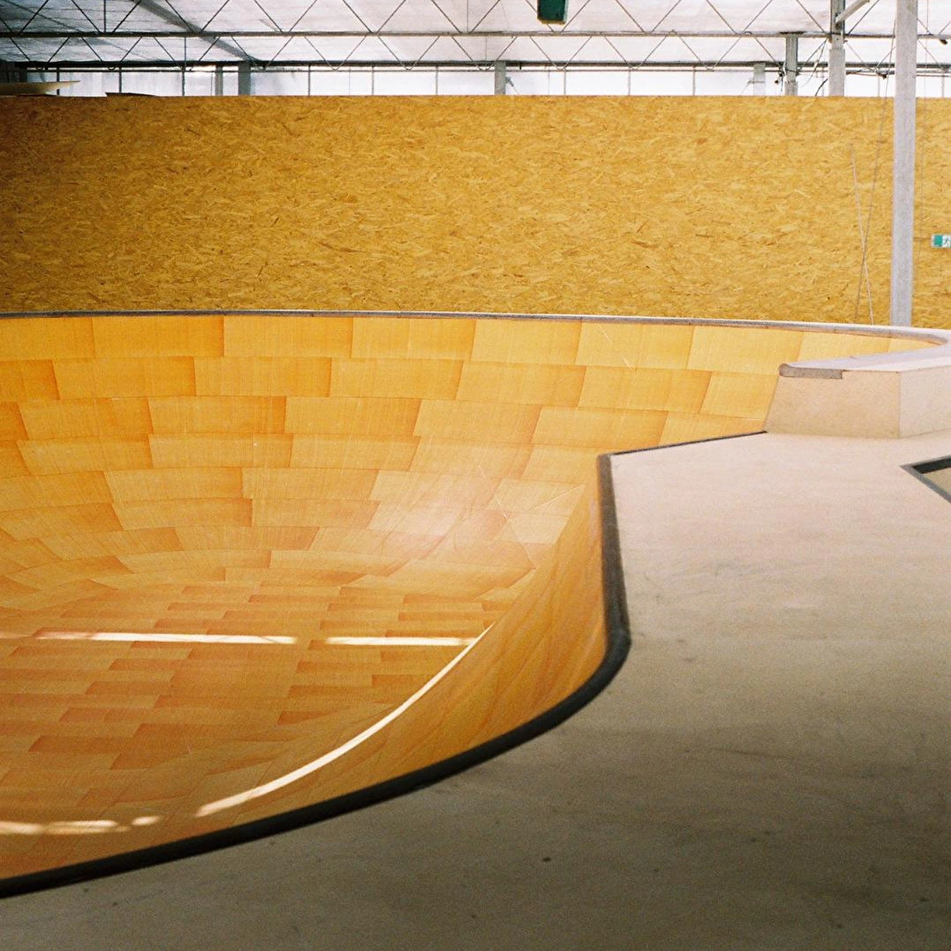 Nine Yards Skateparks Poolcafe Rotterdam Houten bowl