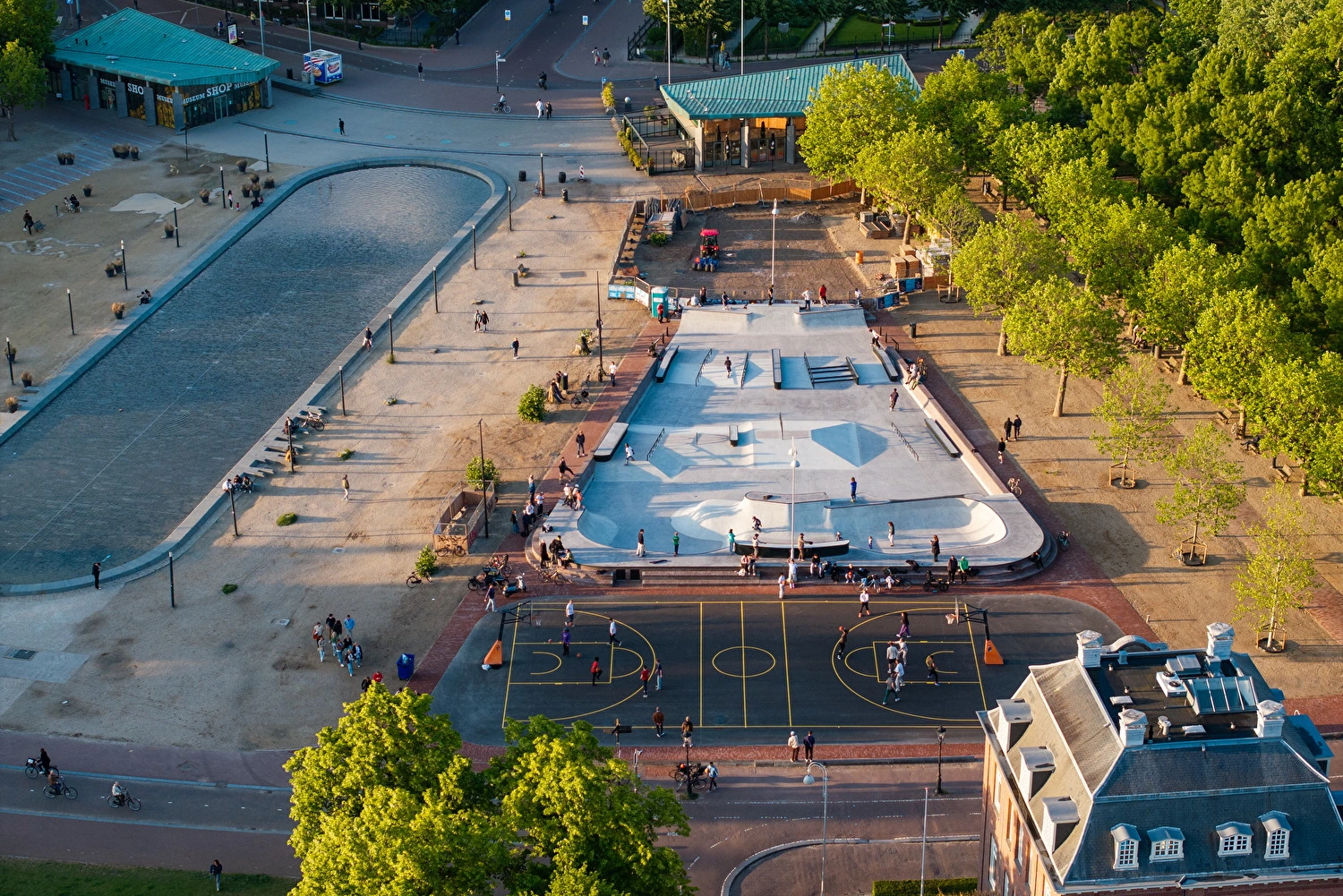 Outdoor skatepark Museumplein Amsterdam Nine Yards