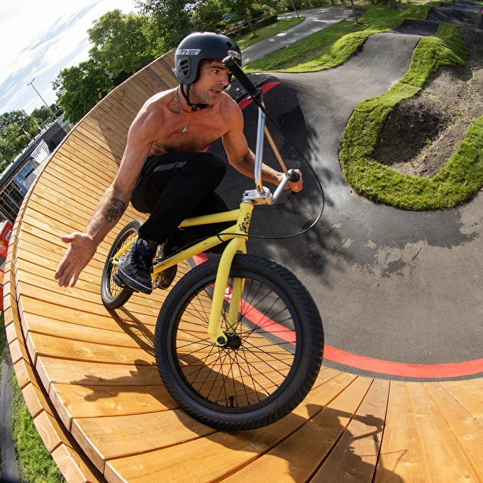 Nine Yards skatepark Goes Mark Vos pumptrack